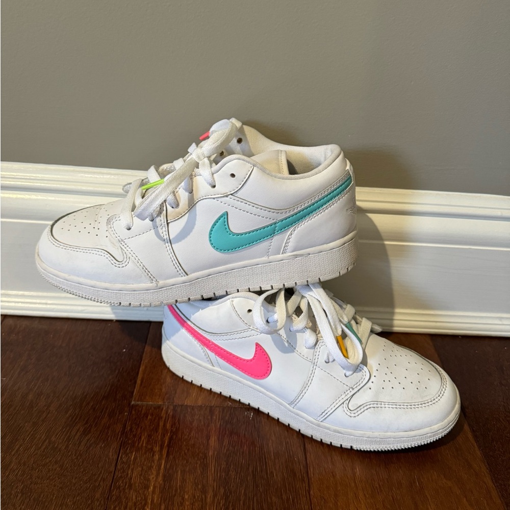 Nike Air Jordan 1 Low GS Low Multicolor Swoosh Girls
